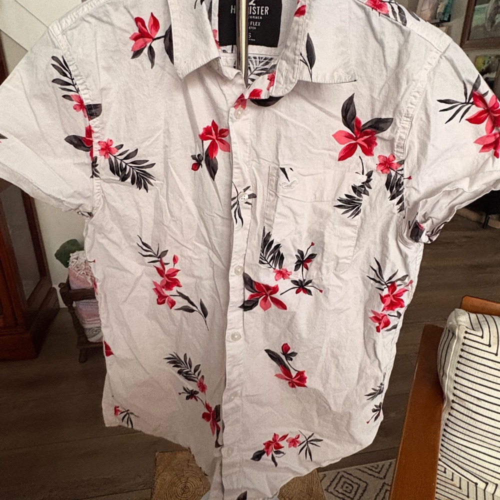 Hollister White Floral Casual Button Down Shirt
